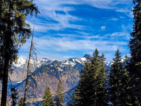 Winterwandern Söllereck traumhafte Aussicht zu Schneck und Höfats
